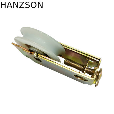 Los rodillos de la puerta deslizante del armario planchan para cubrir con cinc la superficie material de la oxidación